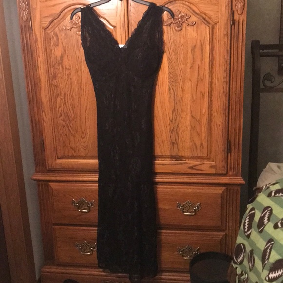Dresses & Skirts - Black lace dress